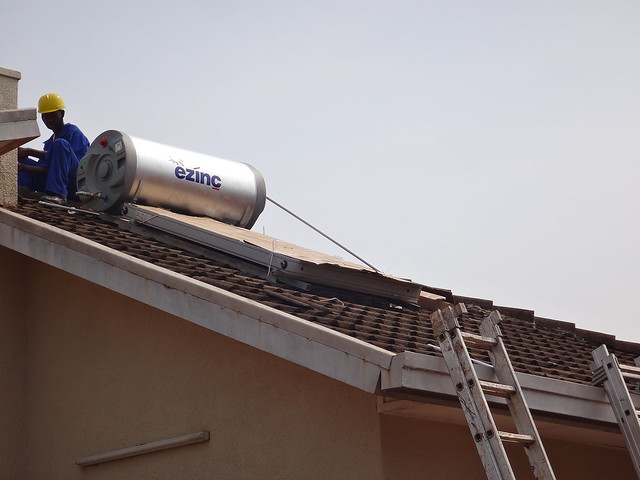 Water Heater Tenaga Surya: Solusi Hemat Energi